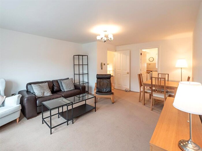 2 Bedroom Flat To Rent In Parkside Terrace, Edinburgh, EH16