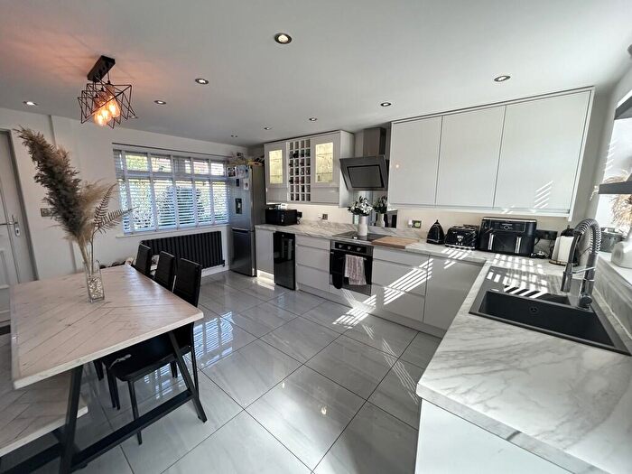 3 Bedroom Semi-Detached House For Sale In Shakespeare Avenue, Todmorden, OL14