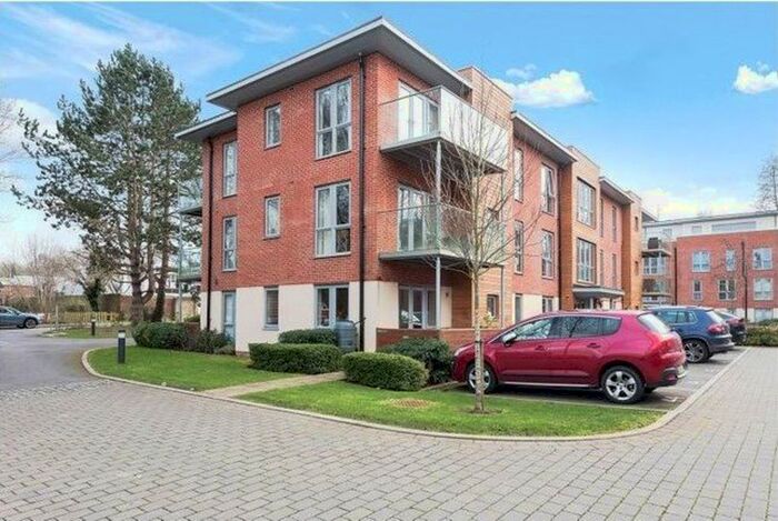2 Bedroom Flat To Rent In Redwood Place, Sevenoaks, TN13