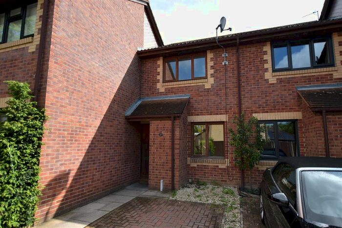 2 Bedroom Property To Rent In Canons Close, Reigate, RH2