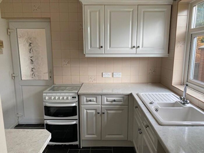 2 Bedroom Semi-Detached House To Rent In Warris Close, Kimberworth Park, S61