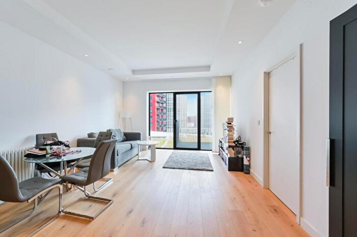 1 Bedroom Apartment For Sale In Modena House, London City Island, E14