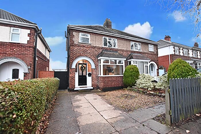 3 Bedroom Semi Detached House For Sale In Chelmsford Avenue, Grimsby, DN34