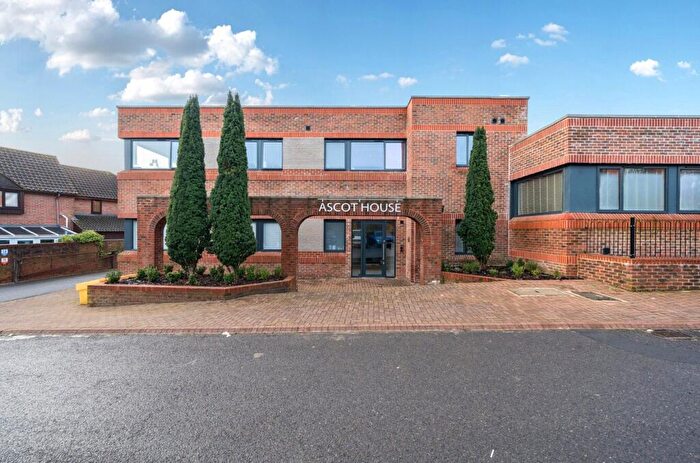 1 Bedroom Apartment For Sale In Finchampstead Road, Wokingham, Berkshire, RG40