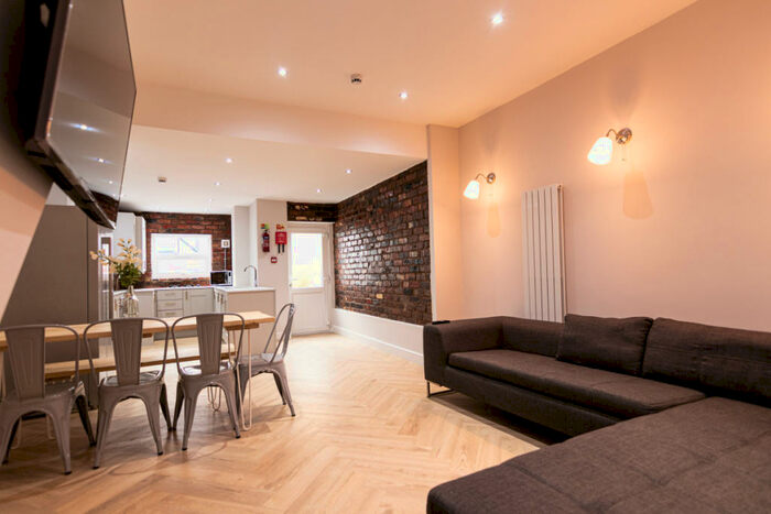 8 Bedroom Property To Rent In Woodcroft Road, Liverpool, L15