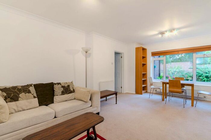 3 Bedroom Flat To Rent In Maple Road, Surbiton, KT6