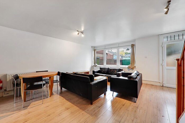 4 Bedroom Maisonette To Rent In Abbots Park, Tulse Hill, London, SW2