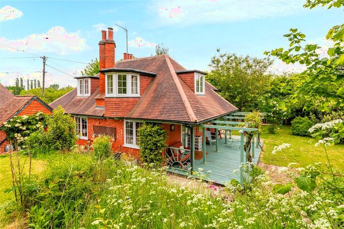 4 Bedroom Detached House For Sale In Kings Road, Easterton, Devizes, Wiltshire, SN10