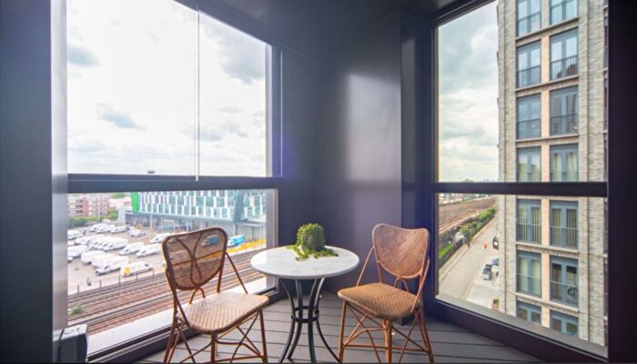 2 Bedroom Apartment To Rent In , Thornes House, Charles Clowes Walk, London, SW11