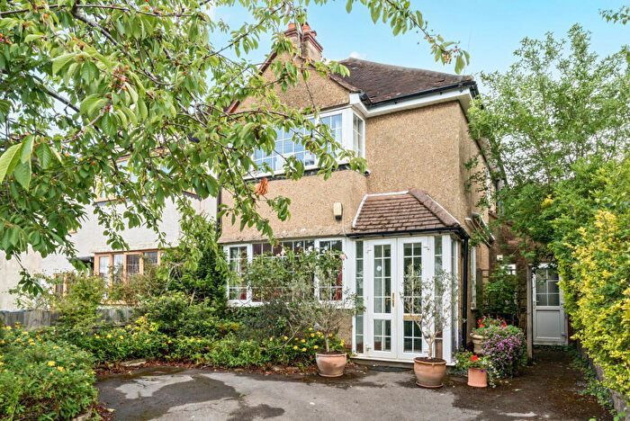 3 Bedroom Semi-Detached House For Sale In Weydon Hill Road, Farnham, GU9