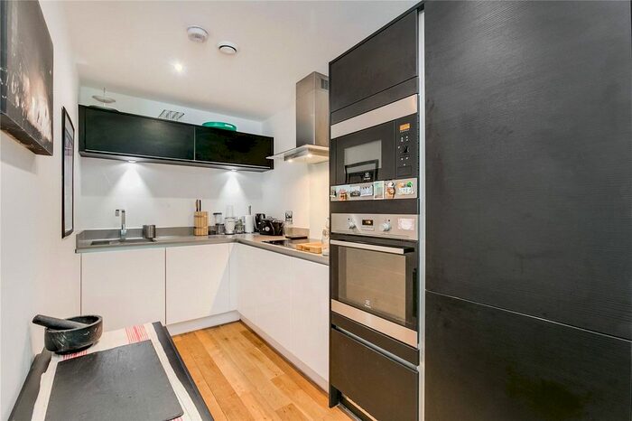 1 Bedroom Flat To Rent In Peachey House, Eltringham Street, SW18