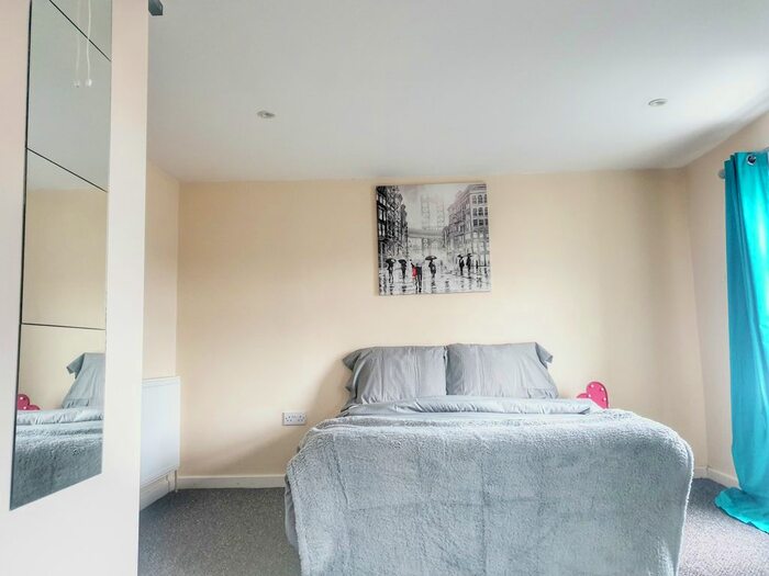 Studio To Rent In Lower High Street, Wednesbury, WS10