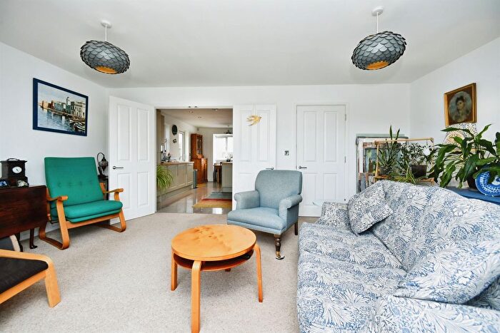 3 Bedroom End Of Terrace House For Sale In Friars Close, Peacehaven, BN10