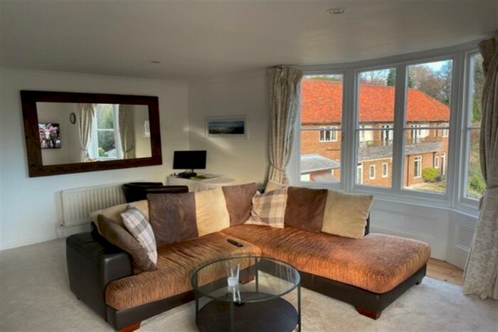 2 Bedroom Flat To Rent In Gate House, Edinburgh Square, Midhurst, GU29