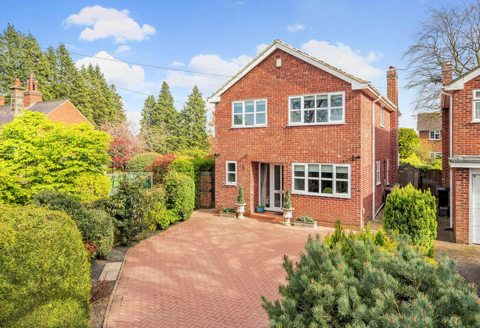 4 Bedroom Detached House To Rent In Hookstone Drive, Harrogate, North Yorkshire, HG2