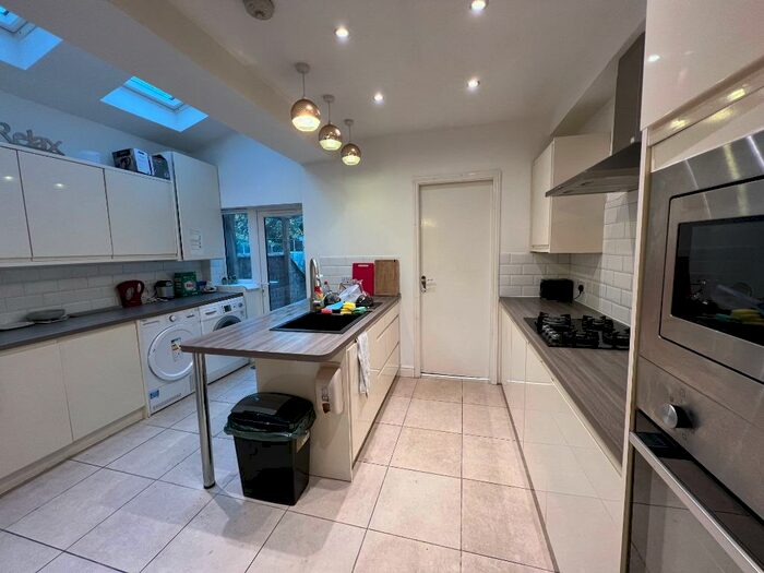 5 Bedroom Terraced House To Rent In Cowper Street, Northampton, NN1