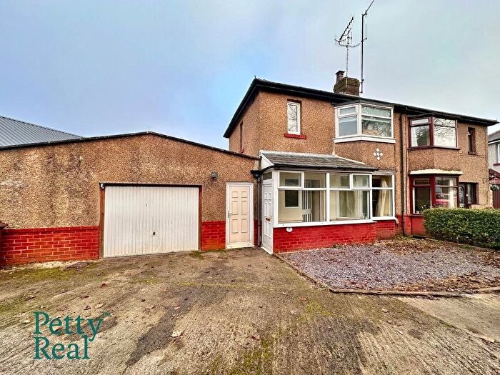 2 Bedroom Semi Detached House For Sale In Kirkdene Avenue, Foulridge, BB8