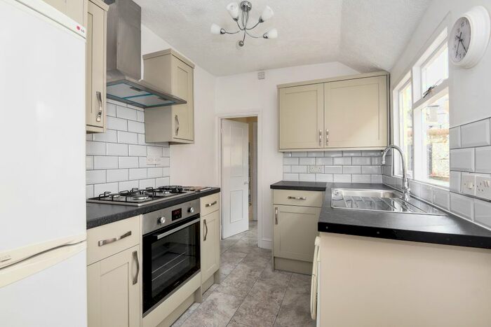 4 Bedroom Semi-Detached House To Rent In Queens Road, Guildford, GU1