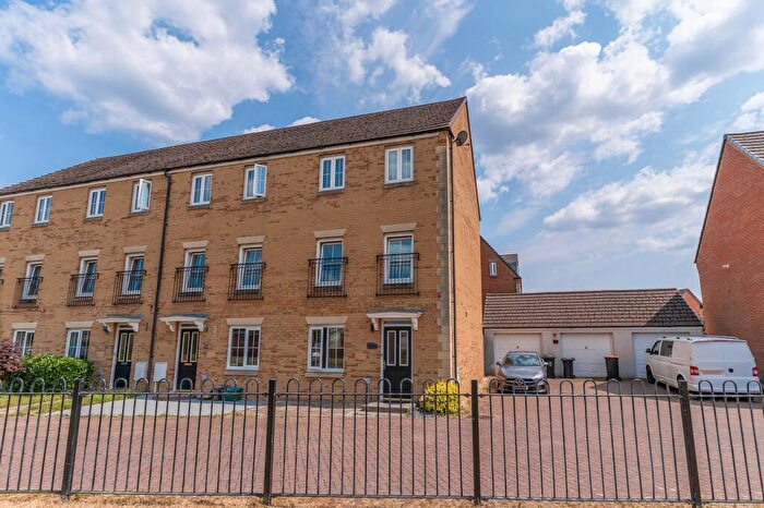 4 Bedroom Semi-Detached House For Sale In Lobelia Close, Rogerstone, NP10