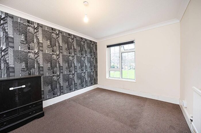 3 Bedroom End Of Terrace House To Rent In Rectory Square, Tower Hamlets, London, E1