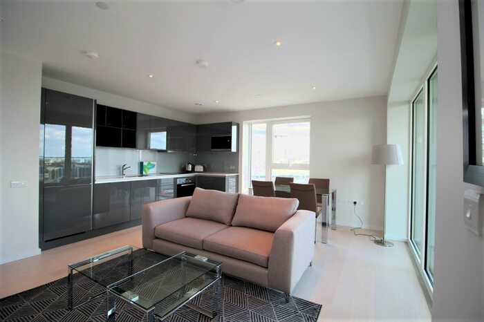 2 Bedroom Flat To Rent In Glasshouse Gardens, Stratford, London, E20