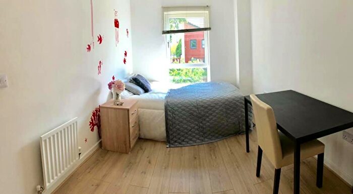 4 Bedroom Link Detached House To Rent In Lottie Road, Birmingham, B29