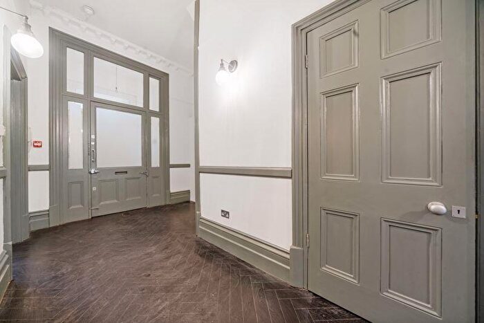 2 Bedroom Flat To Rent In Cavendish Road, London, SW12