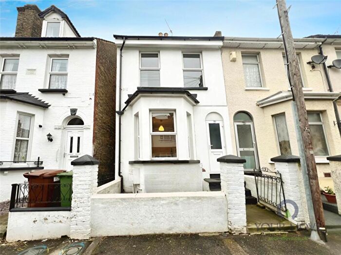 3 Bedroom Terraced House To Rent In Weston Road, Rochester, Kent, ME2