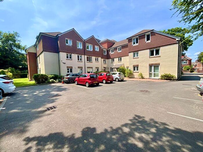1 Bedroom Flat For Sale In Compton Court, Belle Vue Road, Southbourne, BH6