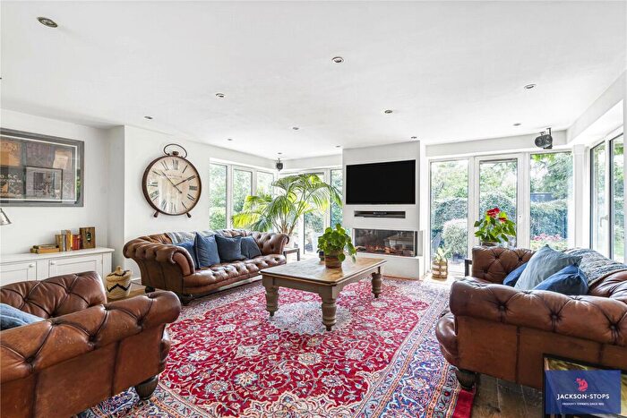 6 Bedroom House For Sale In Mulberry Close, Off The Avenue, Dallington, Northampton, NN5