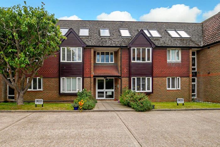1 Bedroom Apartment For Sale In Worthing Road, Littlehampton, BN17