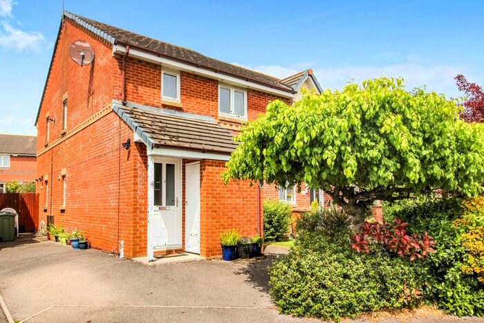 1 Bedroom Flat To Rent In Bremen Gardens, Andover, Hampshire, SP10