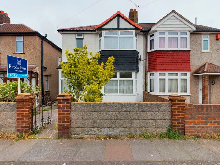 3 Bedroom Semi-Detached House To Rent In Marina Drive, Dartford, DA1