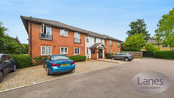 2 Bedroom Apartment For Sale In Howard Court, Henry Close, EN2