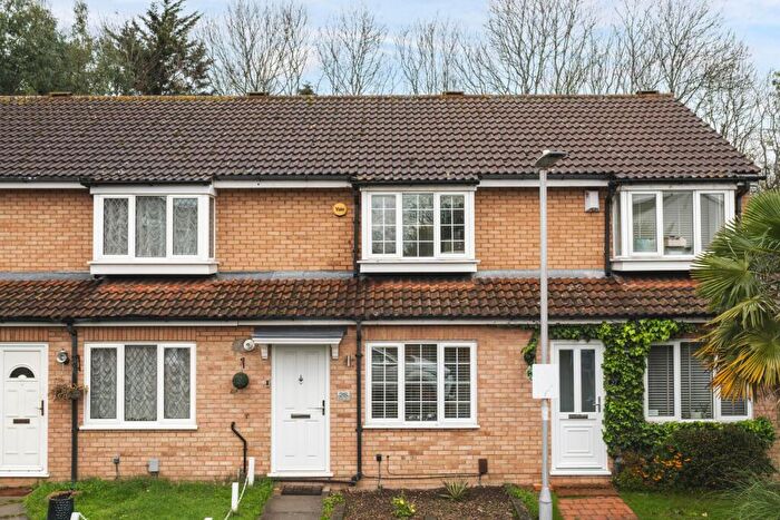 2 Bedroom House For Sale In Beeston Drive, Cheshunt, EN8