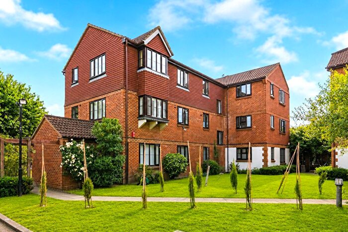 2 Bedroom Flat For Sale In Lime Court, Mitcham, CR4