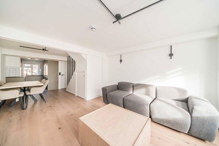 1 Bedroom Flat To Rent In Kew Road, Richmond, TW9