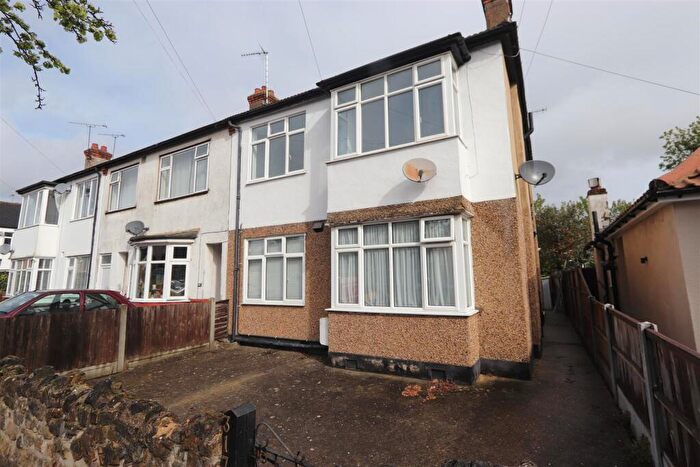 2 Bedroom Flat To Rent In North Avenue, Southend On Sea, SS2