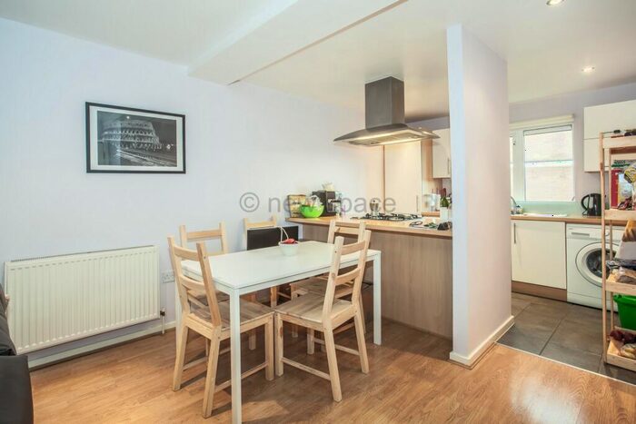 2 Bedroom Flat To Rent In Follett Street, Poplar, E14