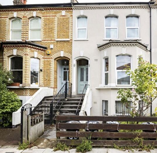 1 Bedroom Terraced House To Rent In Rossiter Road, London, SW12