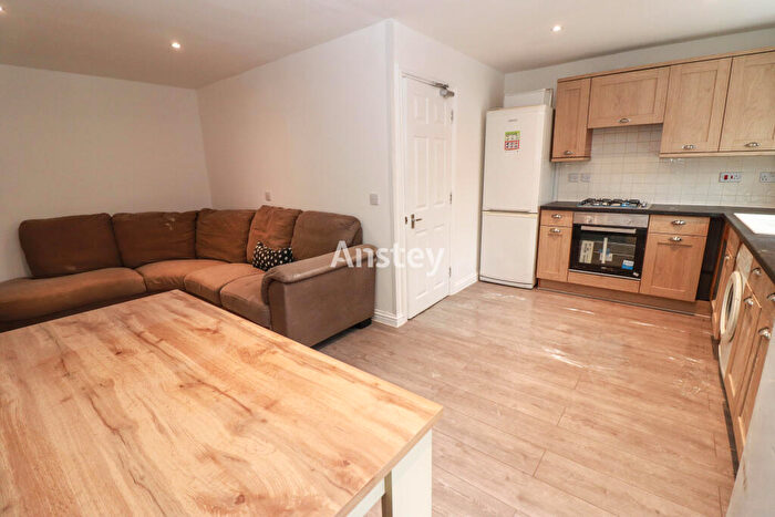 6 Bedroom End Of Terrace House To Rent In Winton Street, Southampton, SO14