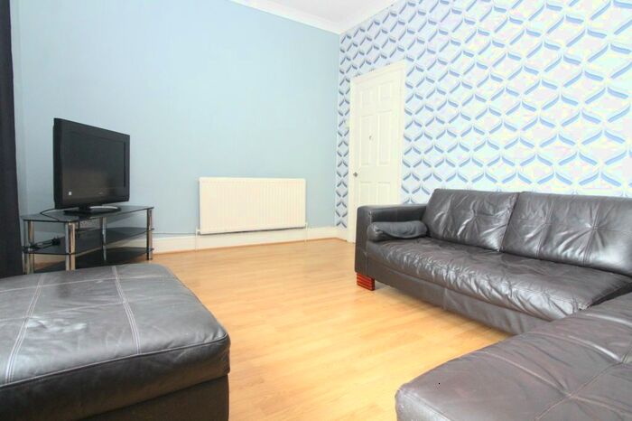2 Bedroom Flat To Rent In St. Teilo Street, Pontarddulais, Swansea SA4