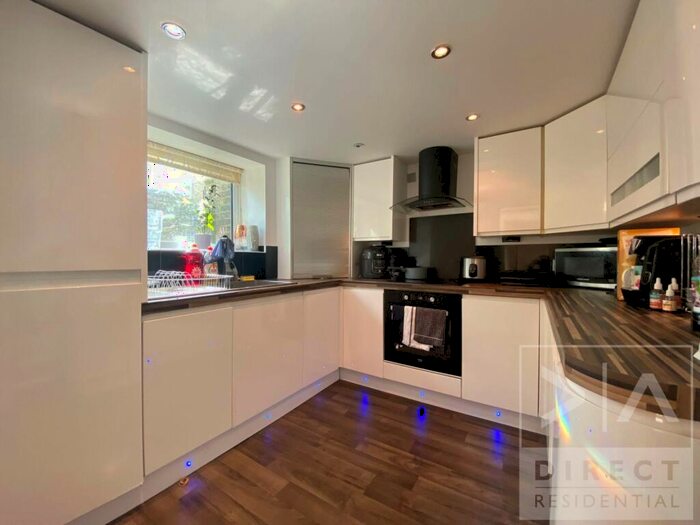 2 Bedroom Apartment To Rent In Sunninghill, Epsom, KT18