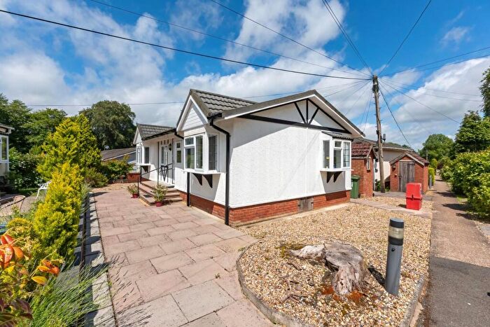 2 Bedroom Park Home For Sale In Chesham Road, Wigginton, Tring, HP23