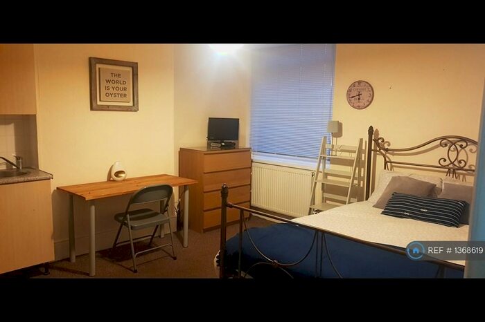 Studio To Rent In Sutton Coldfield, Sutton Coldfiled, B73