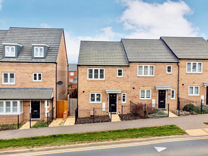 3 Bedroom Semi-Detached House For Sale In Driver Way, Wellingborough, NN8