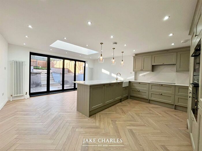 5 Bedroom Detached House To Rent In Torrington Gardens, London, N11