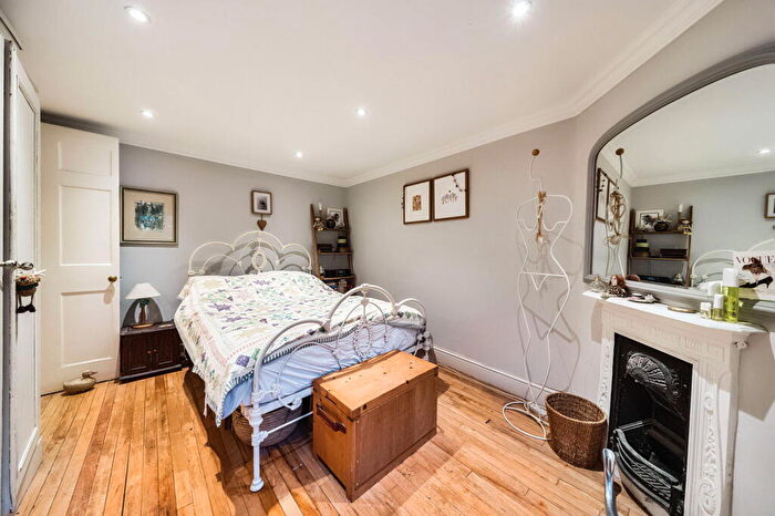 2 Bedroom Flat For Sale In Kennington Road, London, SE11