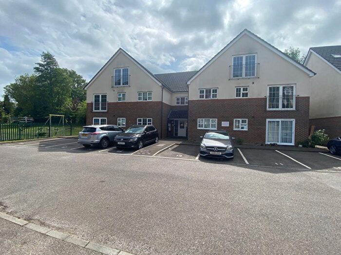 2 Bedroom Flat For Sale In Stafford Rise, Caterham Valley, CR3