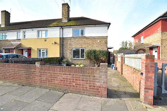 3 Bedroom Detached House To Rent In Unwin Road, Isleworth, TW7